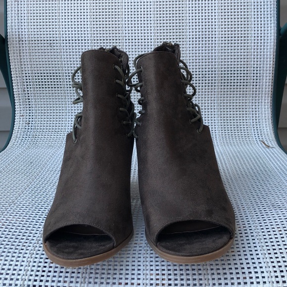 NWOB Bamboo Barracuda women’s brown booties - Picture 2 of 7